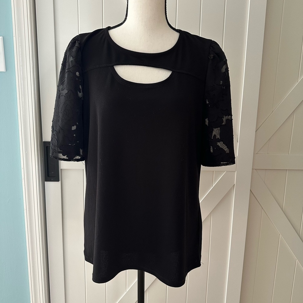 Love Scarlett Black Top Floral Lace Sleeves Short Sleeve Cutout Neck Blouse Med
